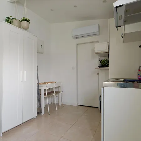 Apartment Avec Jardinet