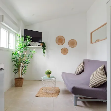 Apartment Avec Jardinet *